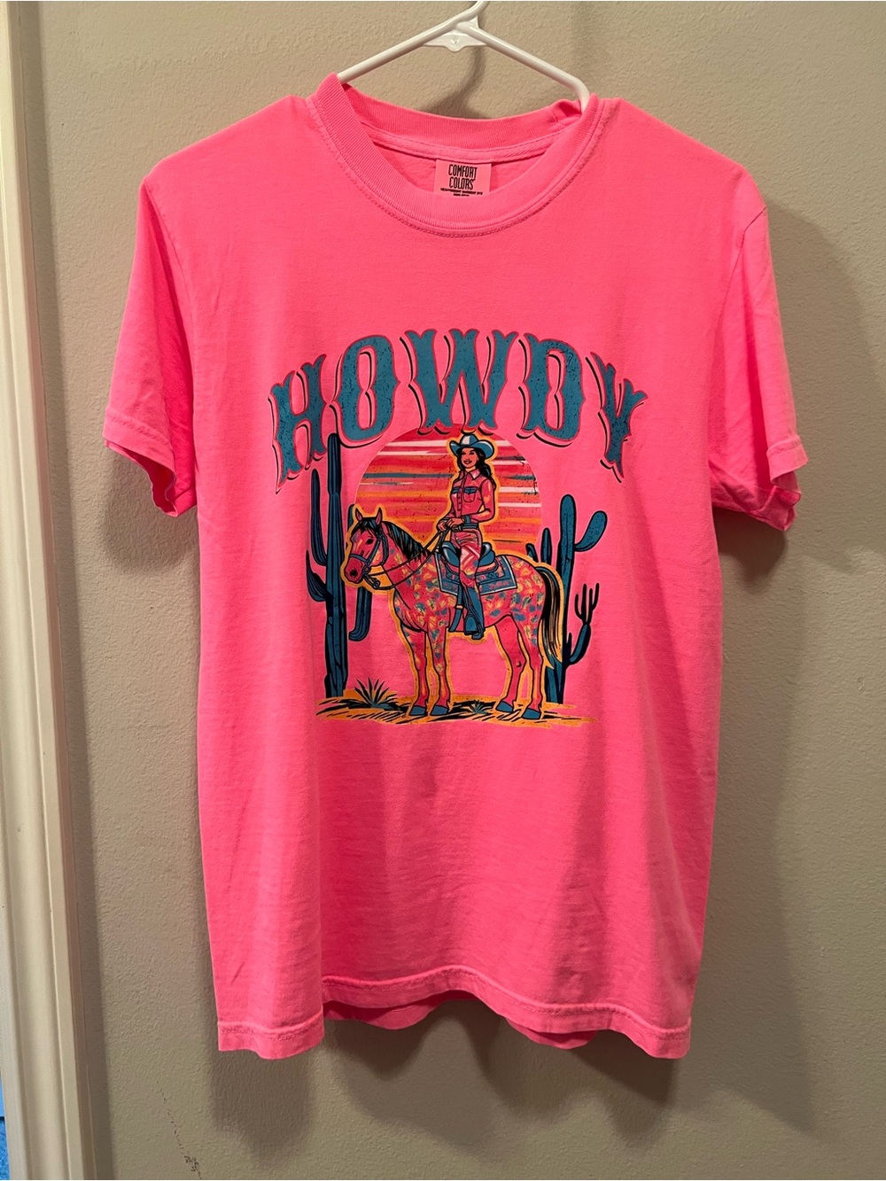 Comfort Colors Howdy hot pink tshirt small